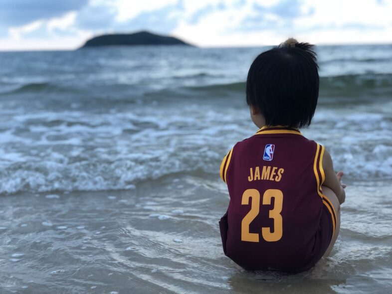 Beachbasketball am Strand