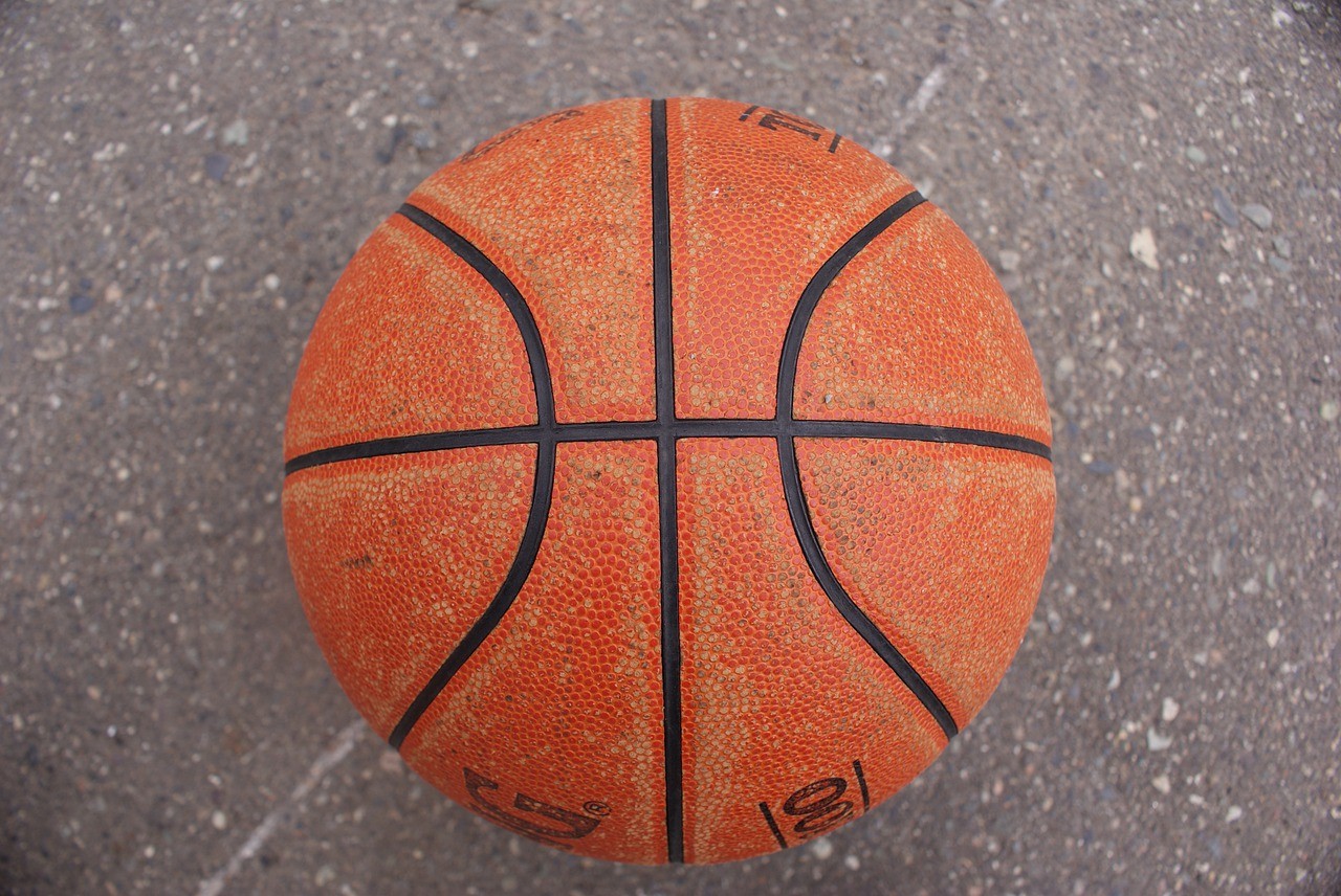 Der Ball beim Basketball