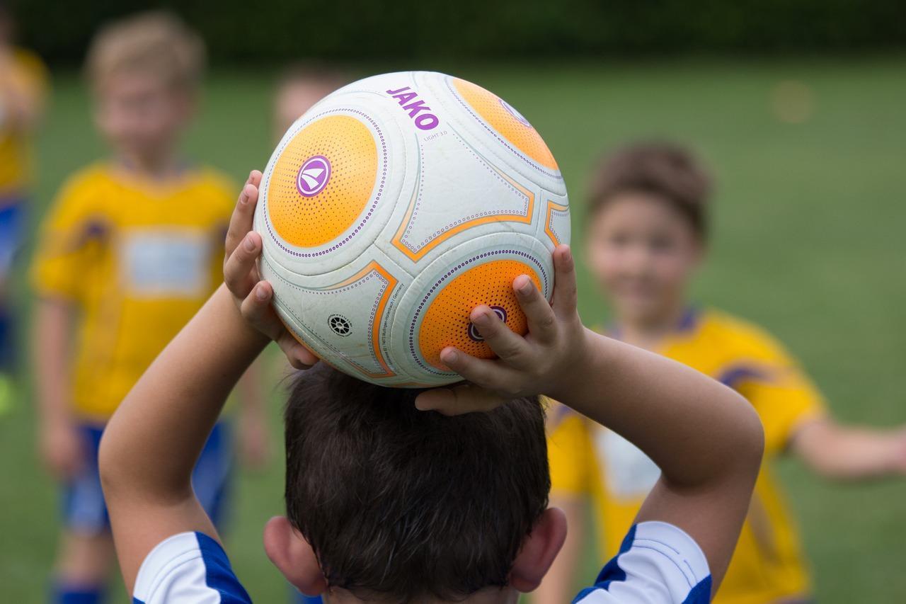 Der Einwurf beim Fussball