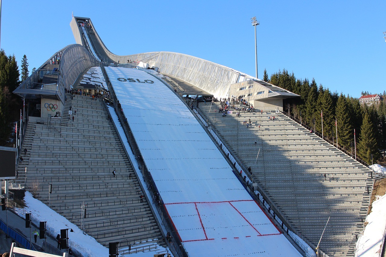 Die Startfreigabe bei Skispringen