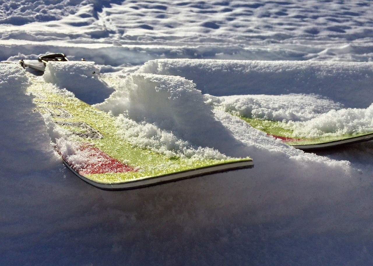 Schneepräparierung der Schanze beim Skispringen