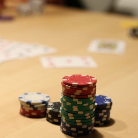 Texas Hold’em und Ultimate Texas Hold’em Poker im Vergleich