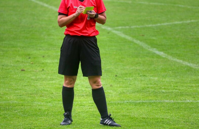 regeln beim fußball referee