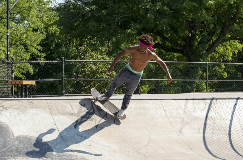 Skateboarder in Halfpipe