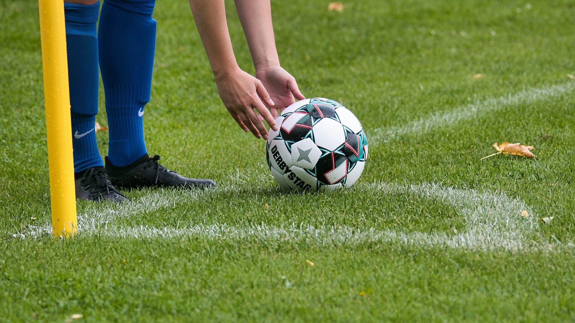 der ball beim fußball